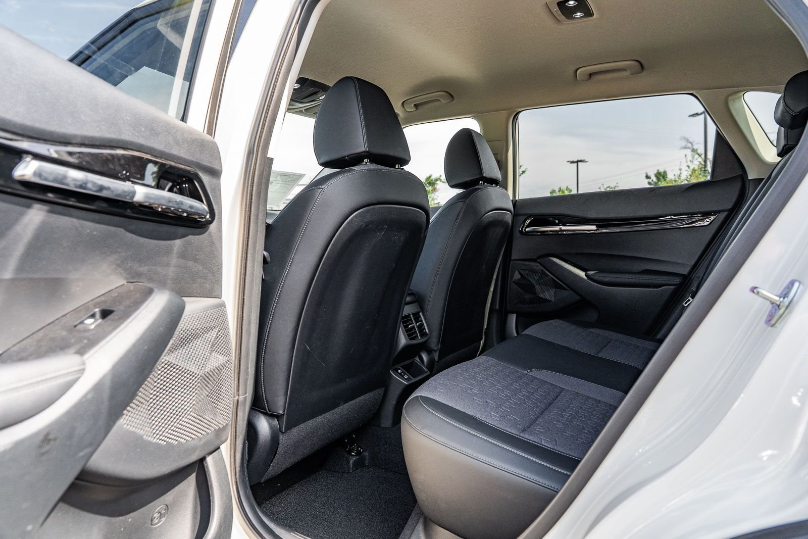 Used 2026 White Kia S image 16