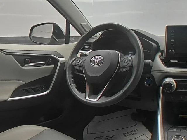 Used 2021 Silver Toyota XLE Premium image 35