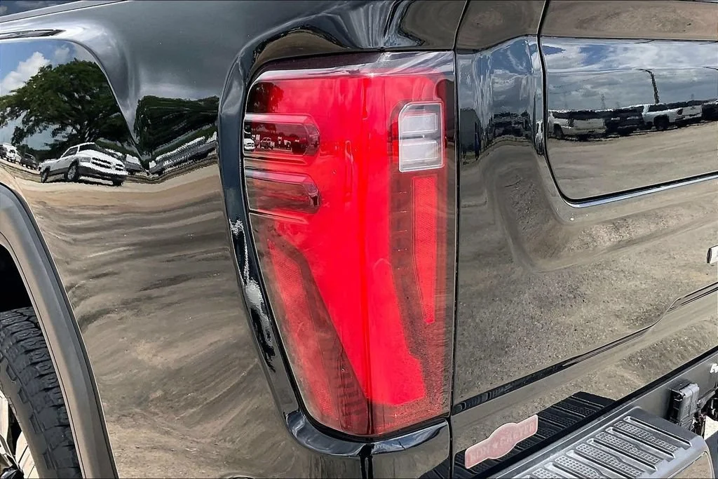 Used 2024 Onyx Black GMC Denali image 20