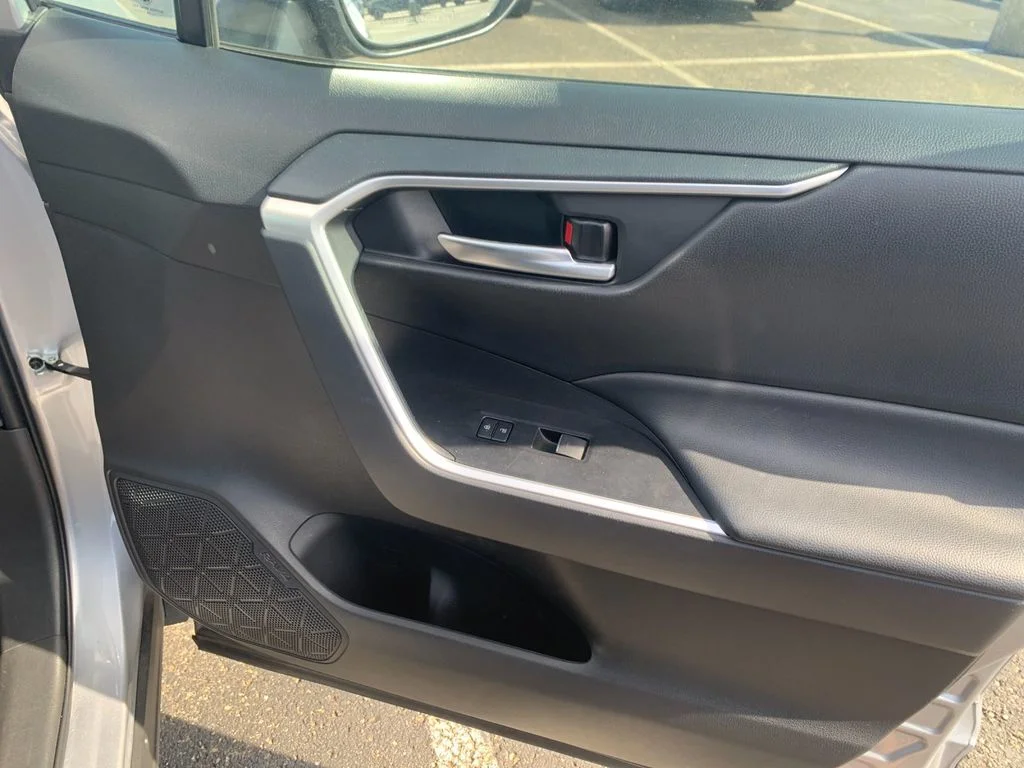 Used 2025 Silver Toyota XLE image 20