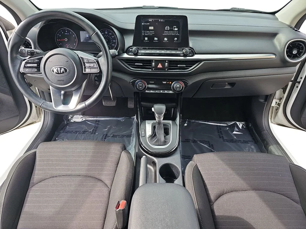 Used 2019 White Kia S image 9