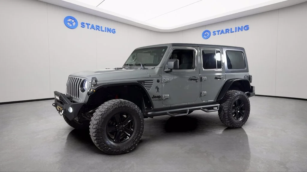 Used 2021 Gray Jeep Sport Altitude 4x4 image 2