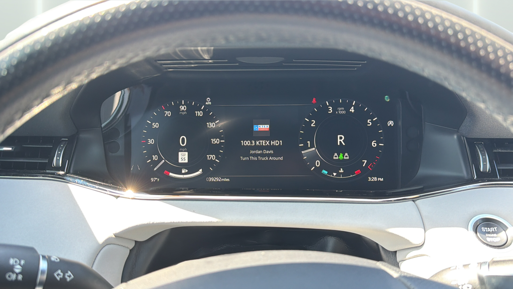 Used 2022 Black Land Rover Dynamic image 28