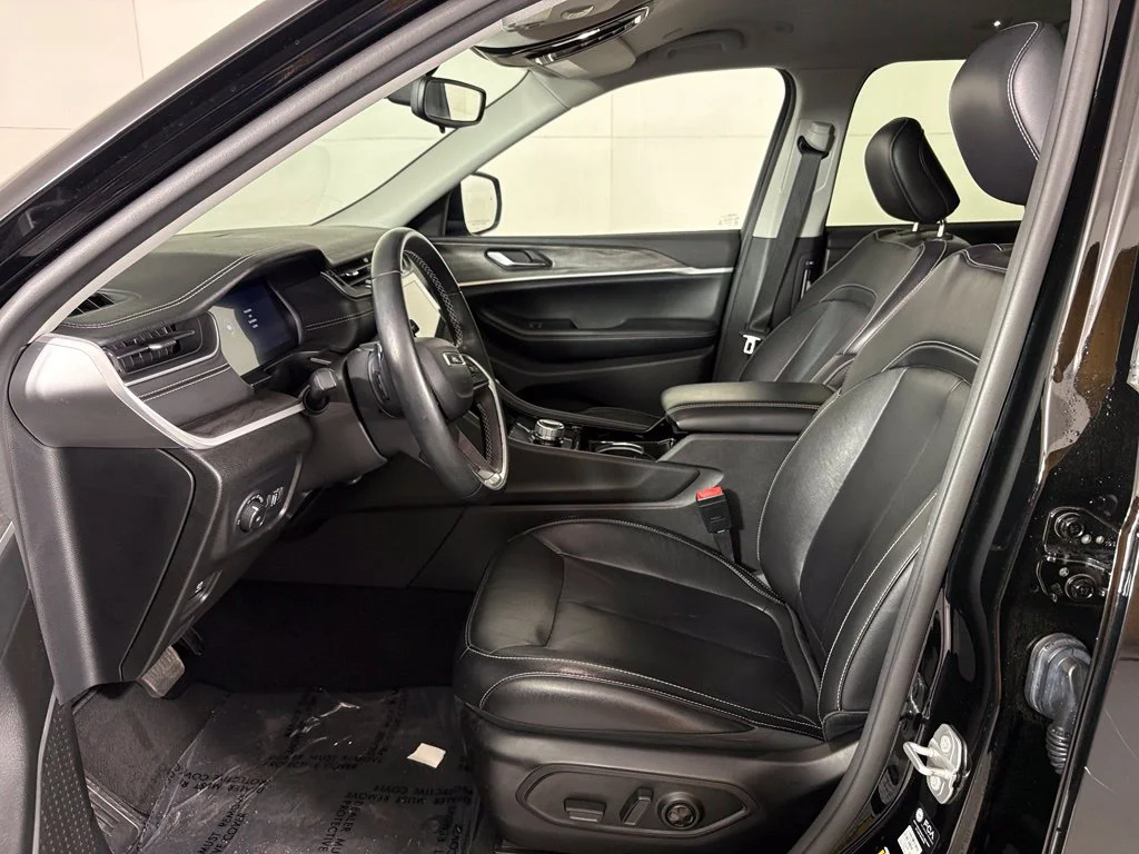 Used 2022 Black Jeep Limited image 15
