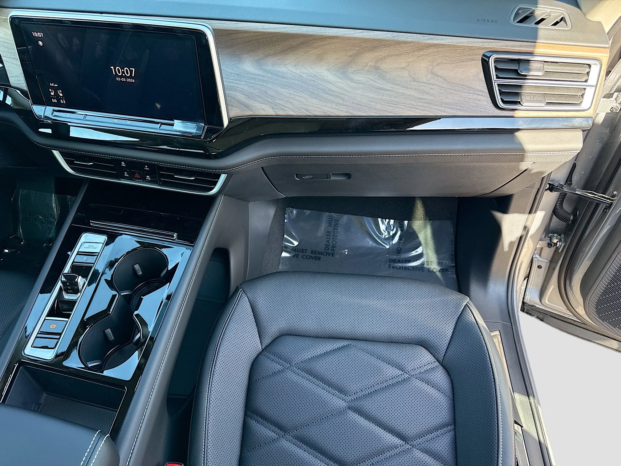 New 2026 Mist Volkswagen 2.0T SE w/Technology image 17