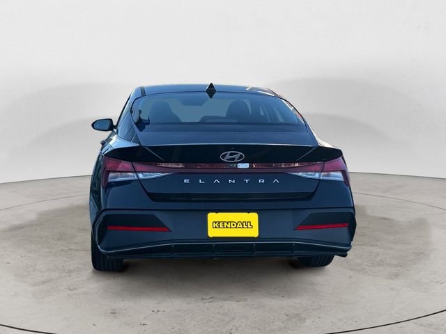 2024 Hyundai Elantra SEL photo 4