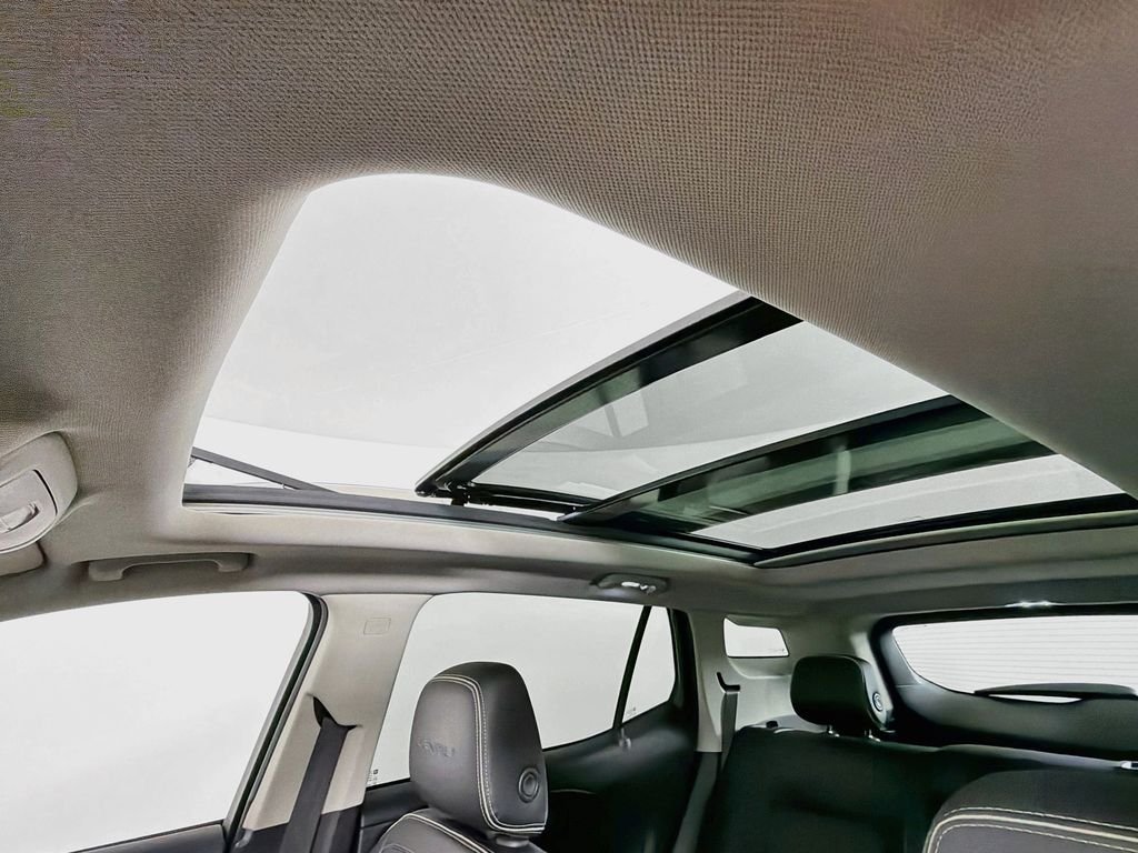 Used 2018 Summit White GMC Denali image 23