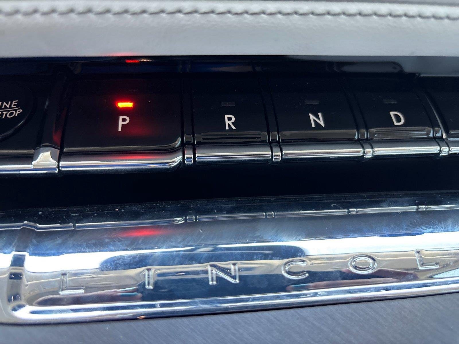 Used 2025 Pristine White Metallic Tri-Coat Lincoln Premiere image 28