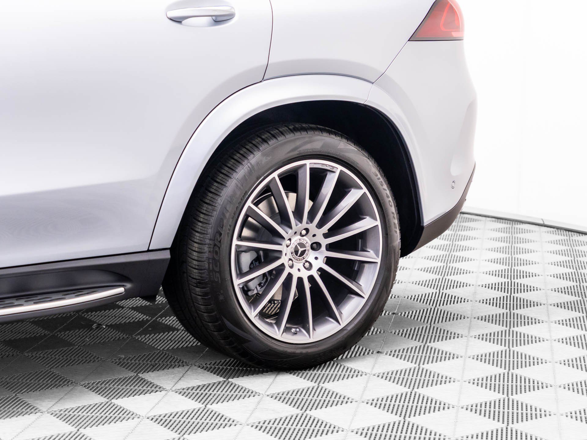 New 2027 Silver Mercedes-Benz GLE 450 image 35