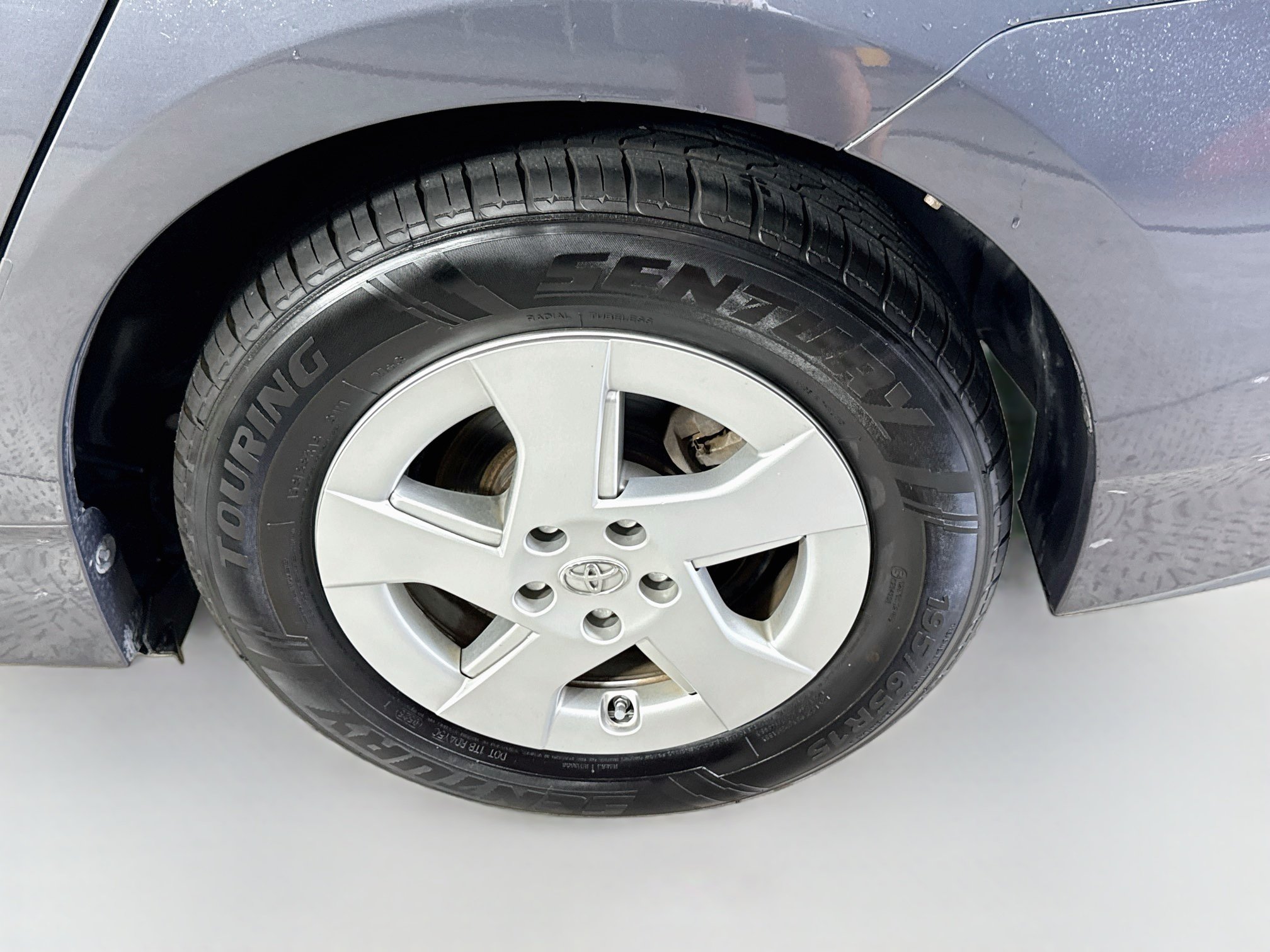 Used 2010 Winter Gray Metallic Toyota II image 27
