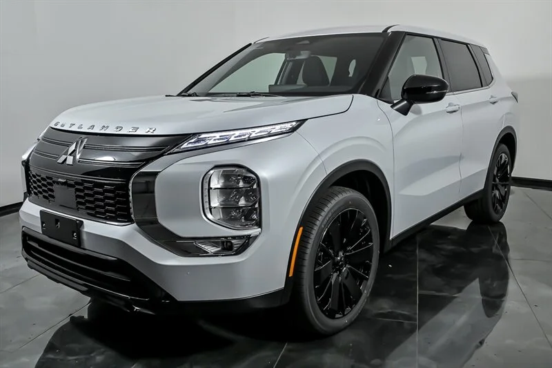 New 2026 White Diamond Mitsubishi LE image 5