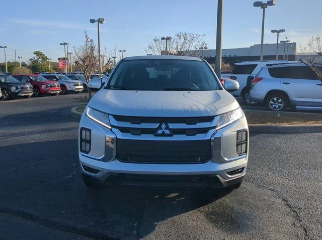 New 2027 Silver Mitsubishi SE image 3