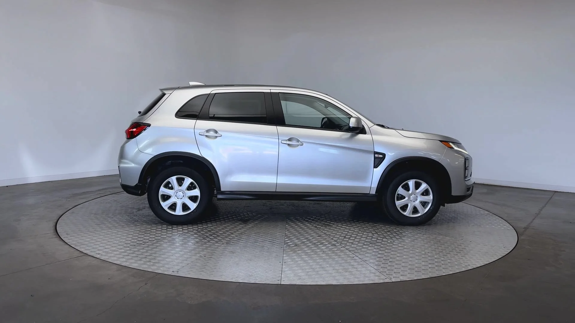 New 2026 Alloy Silver Metallic Mitsubishi S image 9