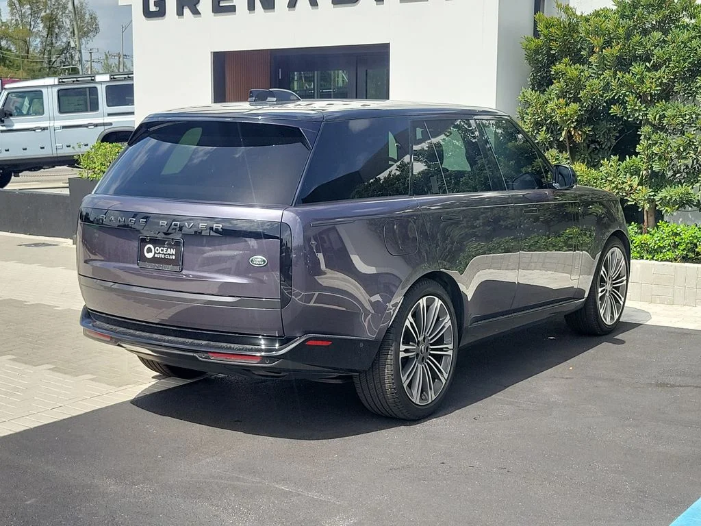 Used 2023 Gray Land Rover SE image 4