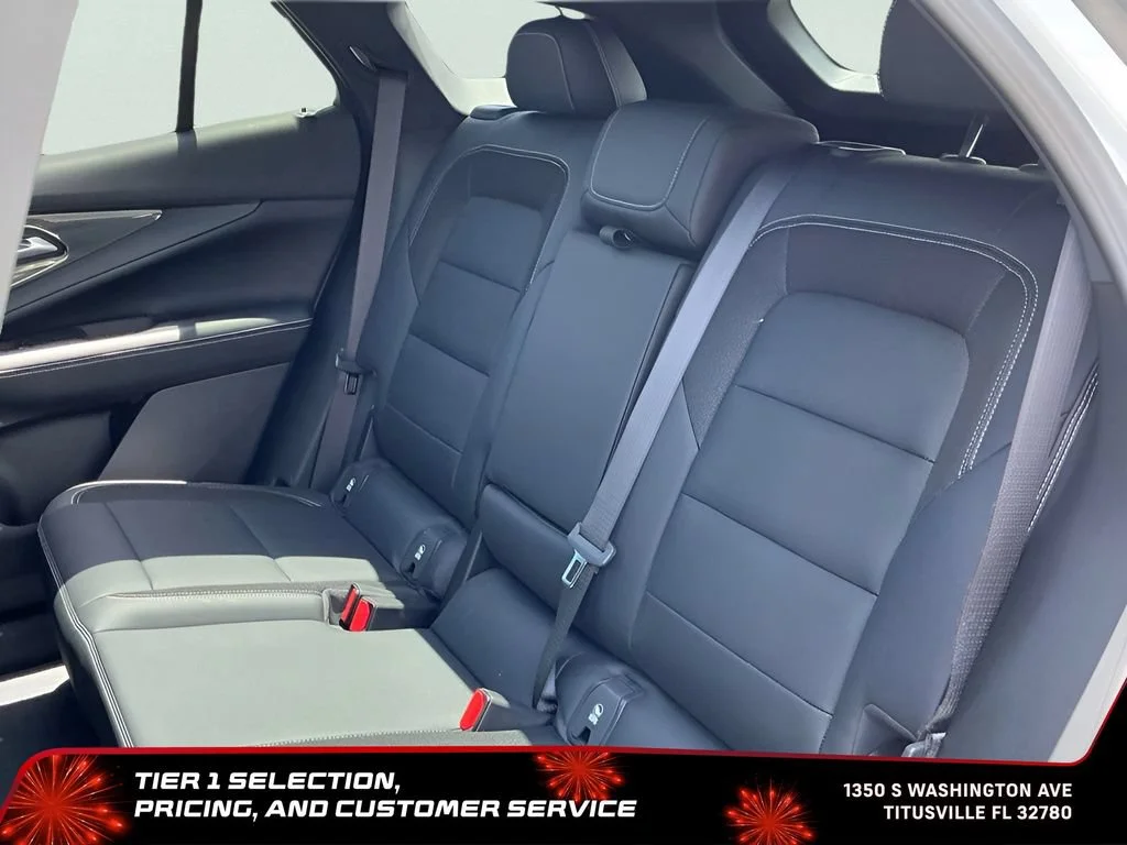 Used 2025 Summit White Chevrolet LT image 21