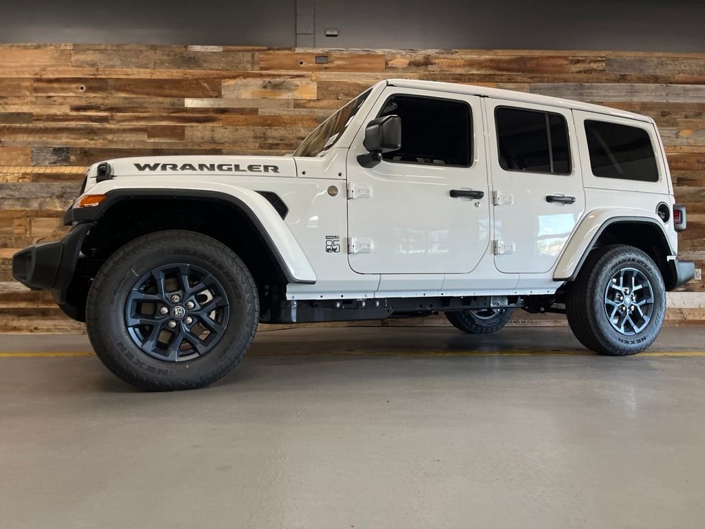 New 2026 Bright White Clear-Coat Exterior Paint Jeep 85th Anniversary Edition image 51