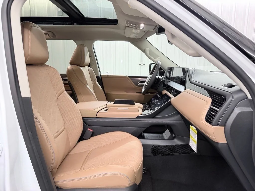 New 2027 RADIANT WHITE INFINITI Luxe 2WD image 54