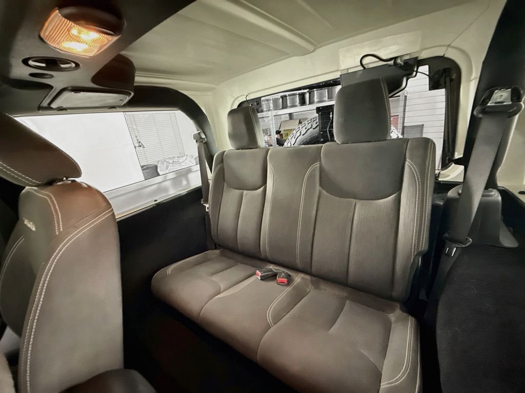 Used 2016 Silver Jeep Sahara image 21