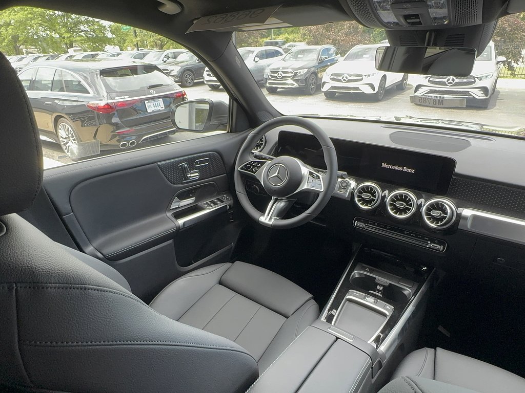 New 2026 Mountain Grey Metallic Mercedes-Benz GLB 250 4MATIC® image 11
