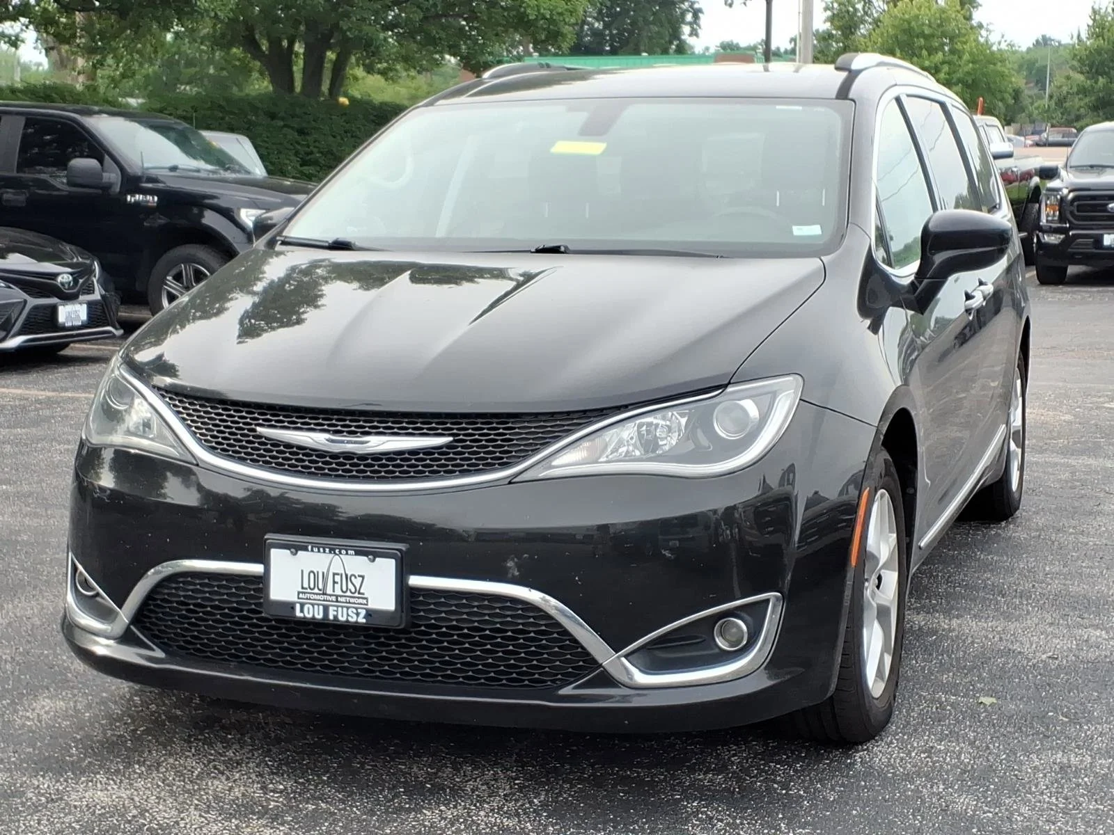 Used 2017 Brilliant Black Crystal Pearlcoat Chrysler Touring-L Plus image 3