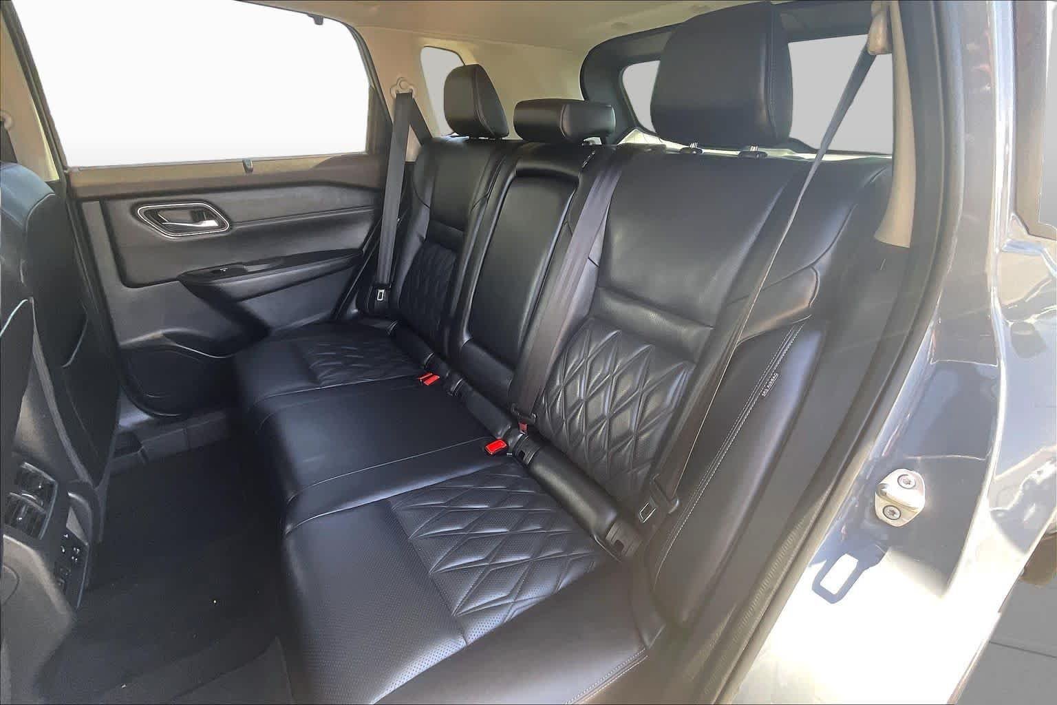 Used 2022 Boulder Gray Pearl/Super Black Nissan Platinum image 20
