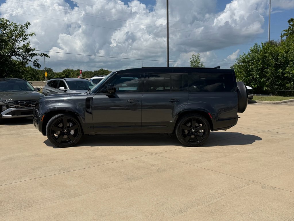 Used 2023  Land Rover X-Dynamic SE image 2