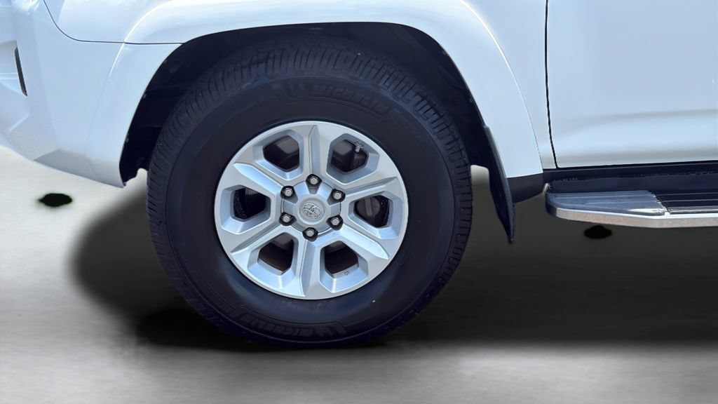 Used 2019 White Toyota SR5 image 17