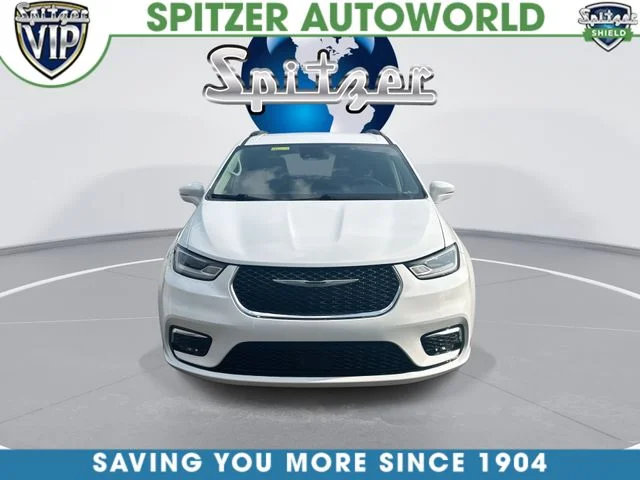 Used 2022 White Chrysler Touring L image 3
