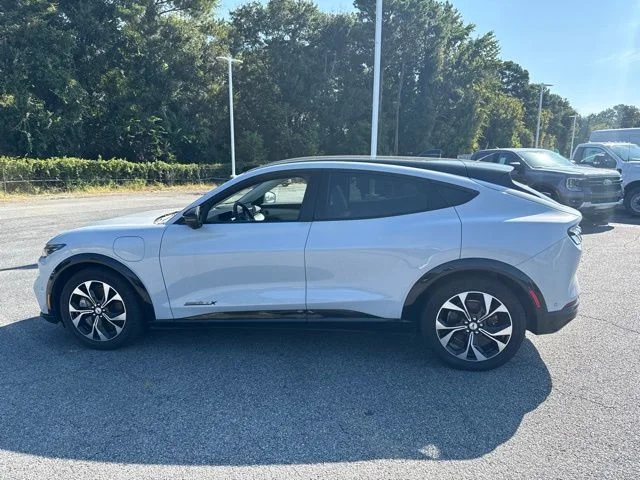 Used 2023 White Metallic Ford Premium image 6