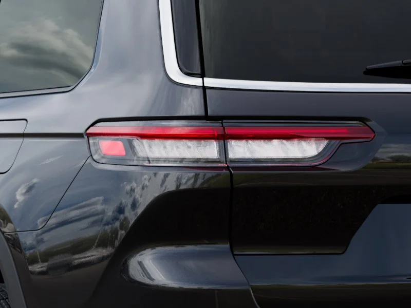 New 2025 Diamond Black Crystal Pearl-Coat Exterior Paint Jeep Laredo image 49