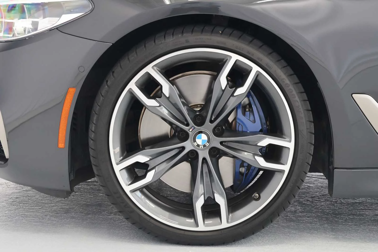 Used 2020 Dark Graphite Metallic BMW M550i xDrive image 12