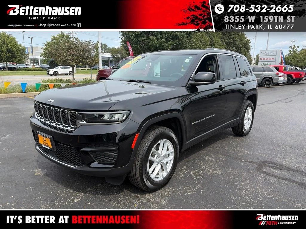 Certified Used 2023 Diamond Black Jeep Laredo image 1