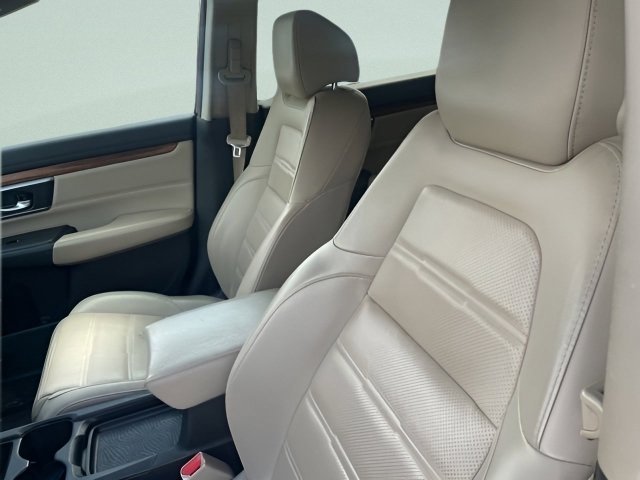 Used 2017 Basque Red Pearl II Honda Touring image 18