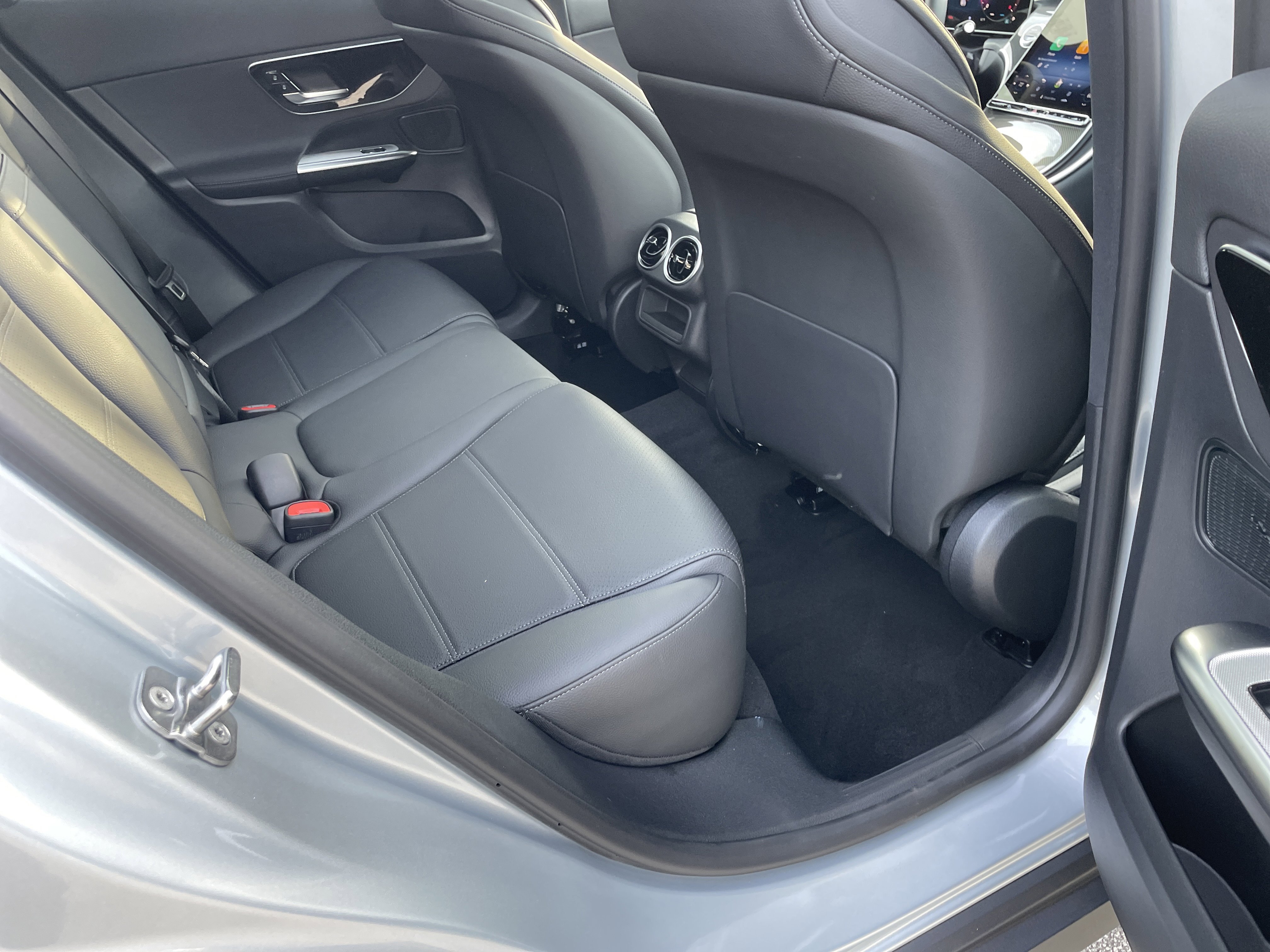 New 2026 Cirrus Silver Metallic Mercedes-Benz GLC 300 SUV image 39