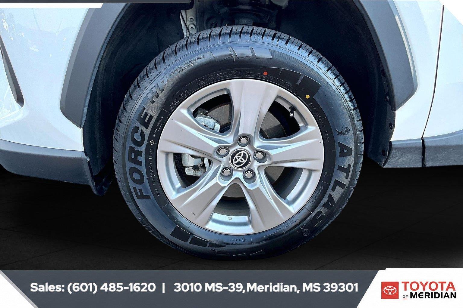 Used 2024 Ice Cap Toyota XLE image 7