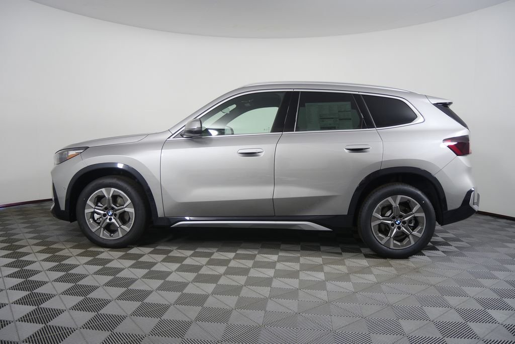 New 2026 Space Silver Metallic BMW xDrive28i image 6