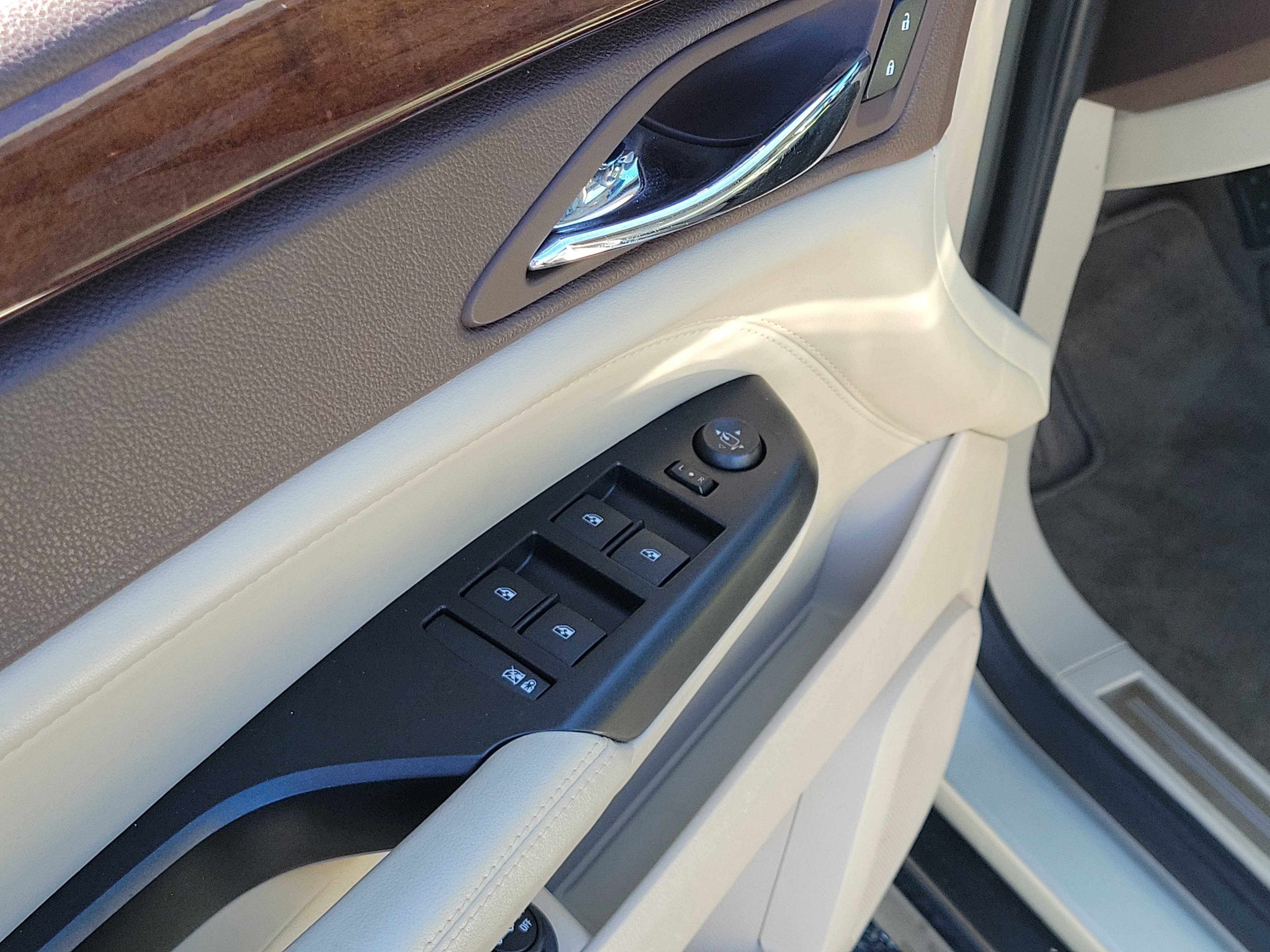 Used 2013 Silver Coast Metallic Cadillac Performance image 20