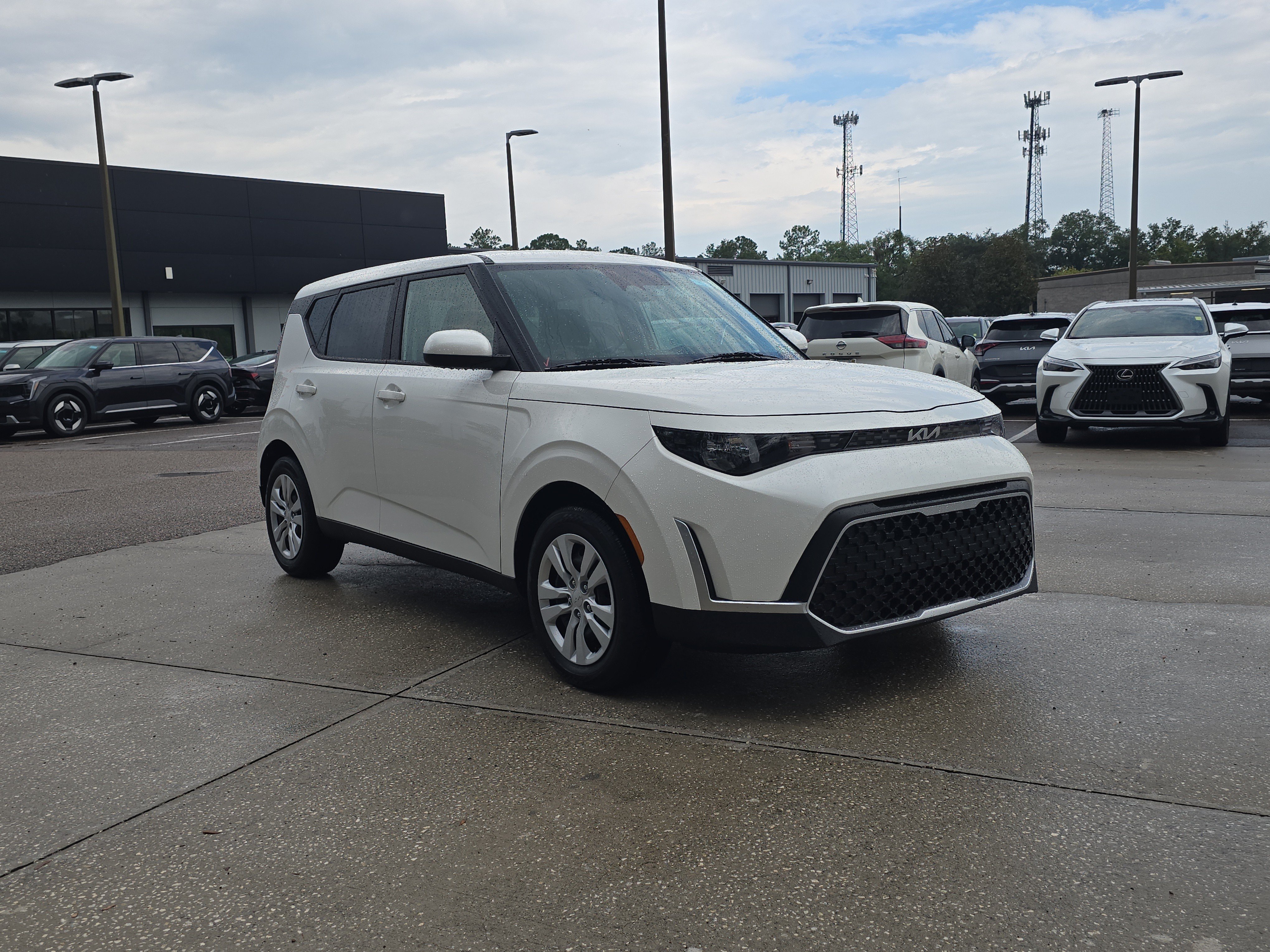 Certified Used 2025 Snow White Pearl Kia LX image 2