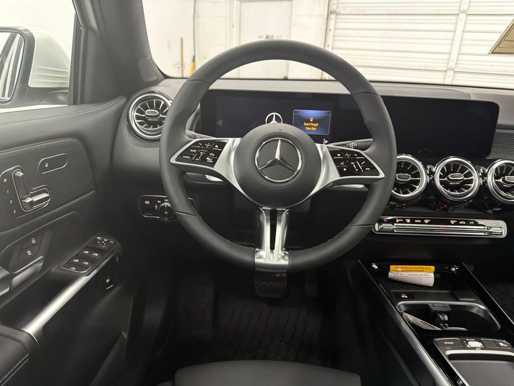 New 2026 Polar White Mercedes-Benz GLB 250 image 21