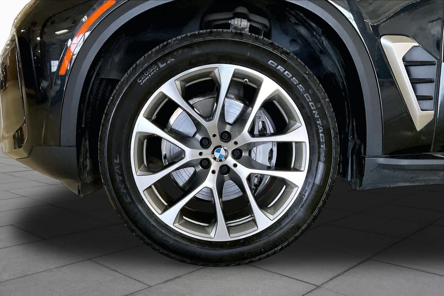 Used 2026 Mineral White Metallic BMW sDrive40i image 10