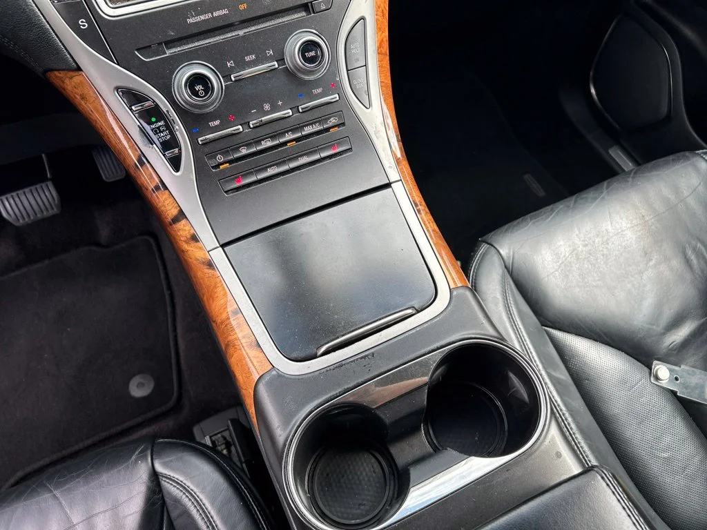 Used 2016 Red Lincoln Select image 22