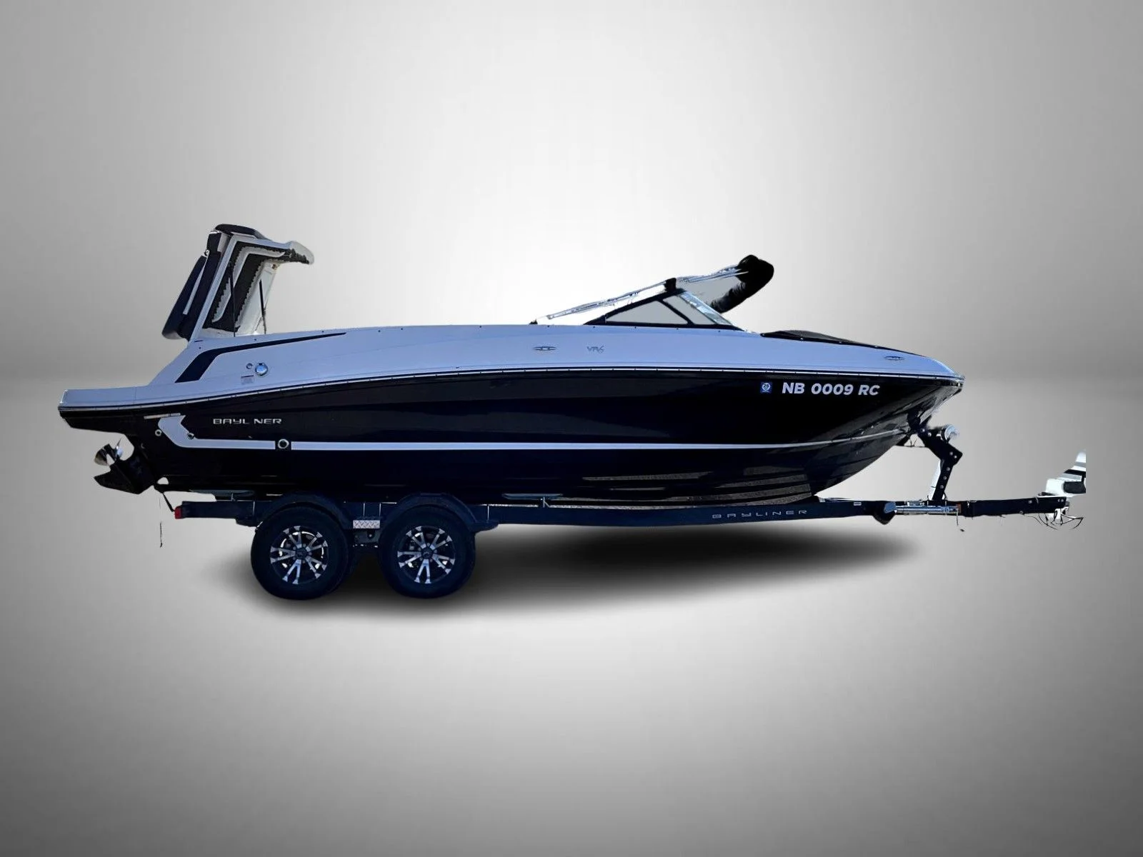 Used 2020 Black Bayliner Boat image 4