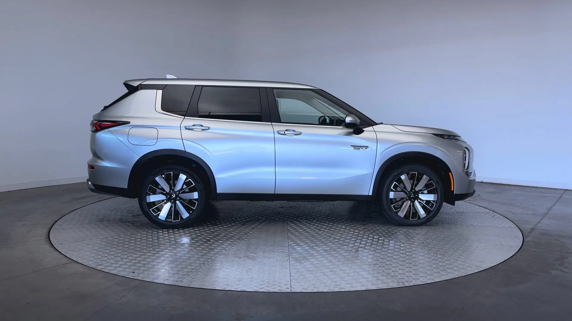 New 2026 Alloy Silver Metallic Mitsubishi SE image 9