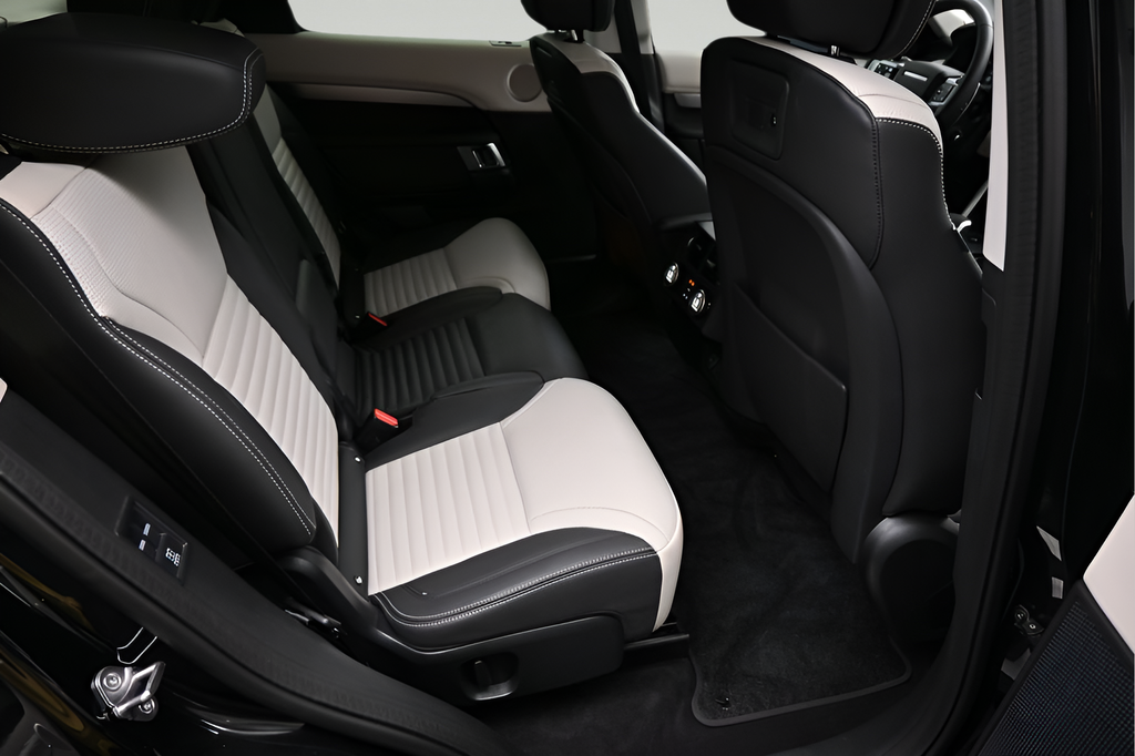Certified Used 2025 Black Land Rover Dynamic SE image 9