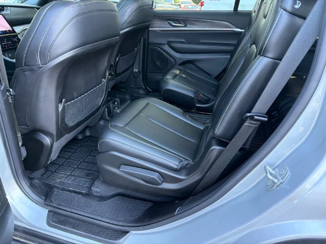 Used 2025 Silver Jeep Limited 4x2 image 21