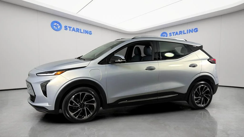 Used 2023 Silver Flare Metallic Chevrolet Premier image 3