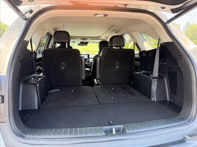 Used 2022 White Kia X-Line EX image 28