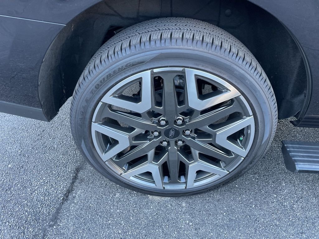 Used 2025 Black Ford Platinum image 11