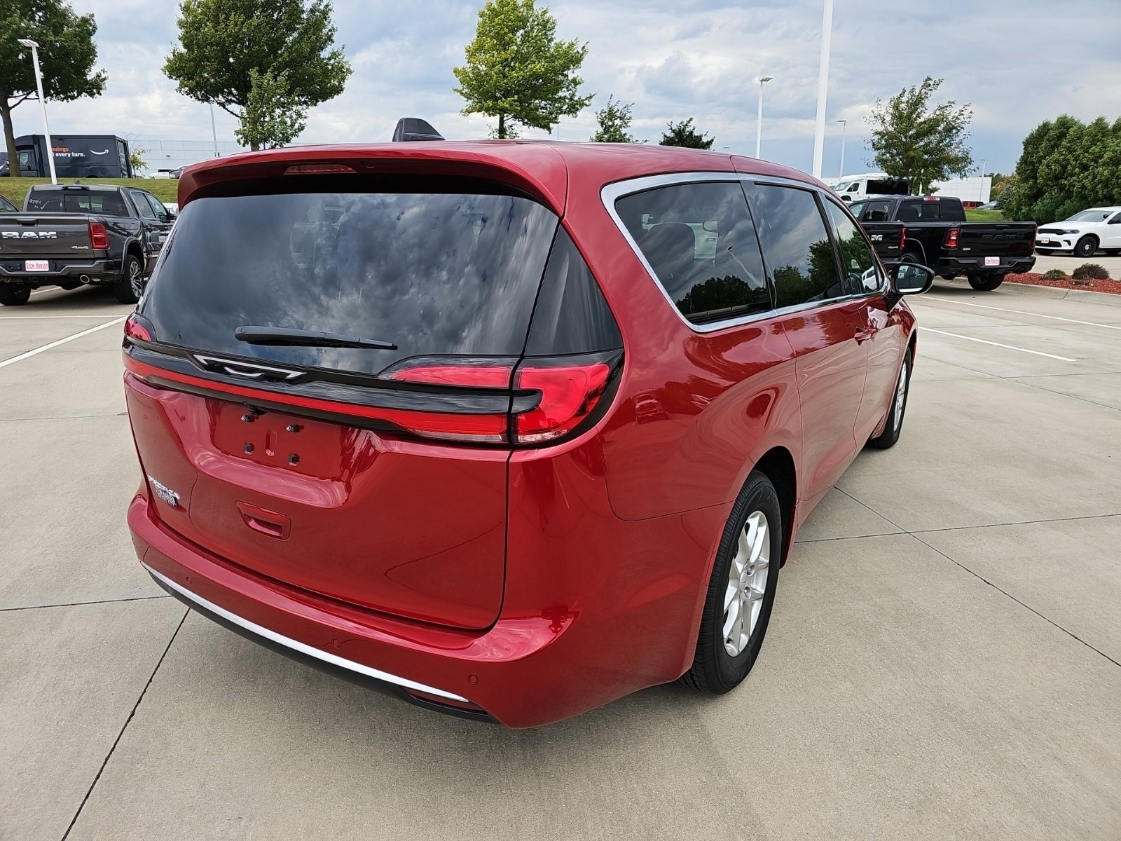 New 2027 Red Hot Pearlcoat Chrysler Select image 5