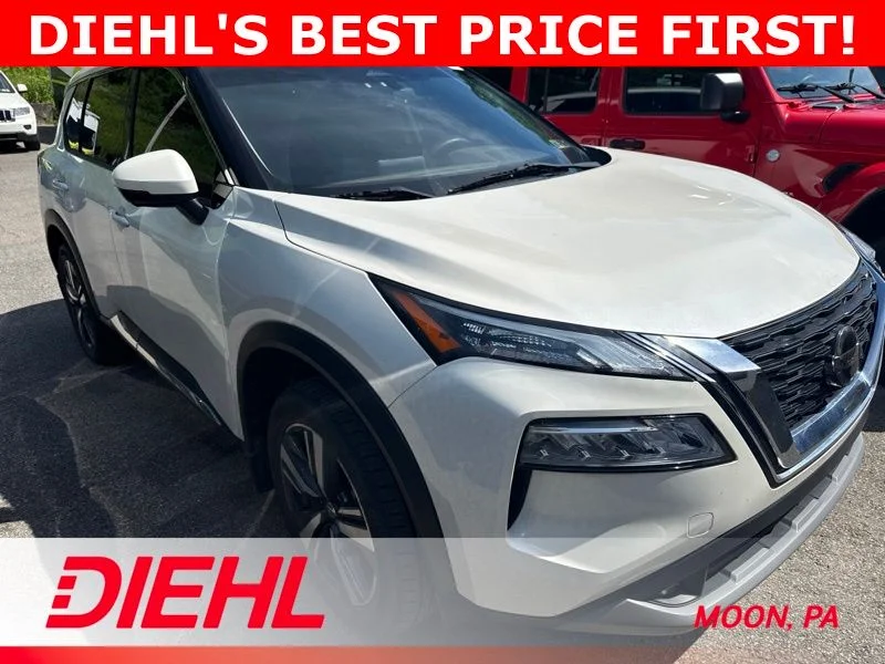 Used 2021 White Nissan SL image 2